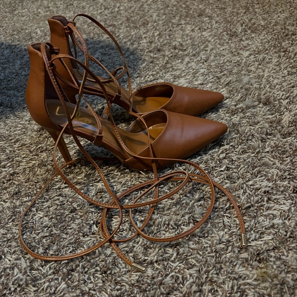 NWOB Lulu’s Lace Up Heels - Picture 4 of 6